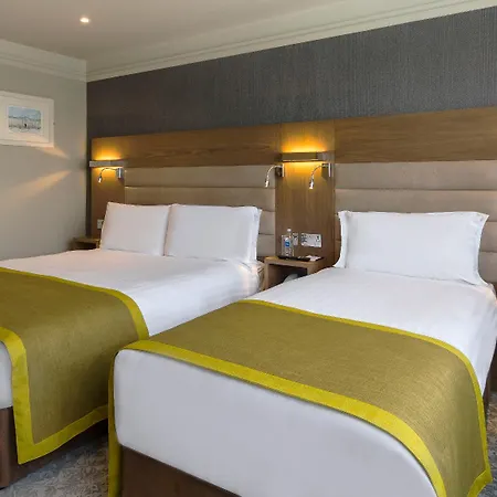 Bonnington & Leisure Centre 4*