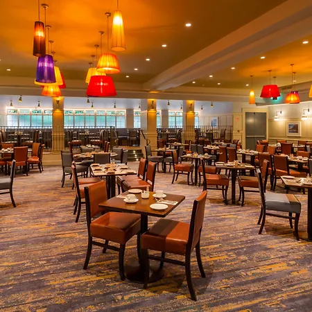 Hotel Bonnington & Leisure Centre 4*