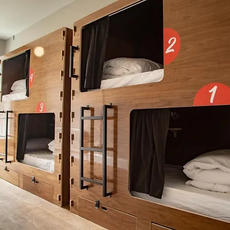 Hostal Leevin Mountjoy *
