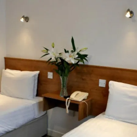 Maple Hotel 2*