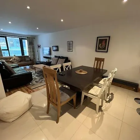 Sir John Rodgerson Apartment *