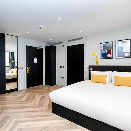 Apartmanhotel Staycity Tivoli 4*