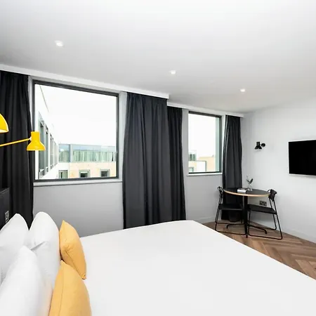 Apartmanhotel Staycity Tivoli 4*