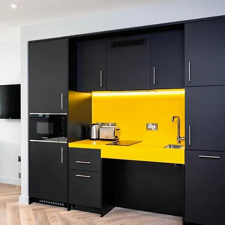 Apartmanhotel Staycity Tivoli 4*
