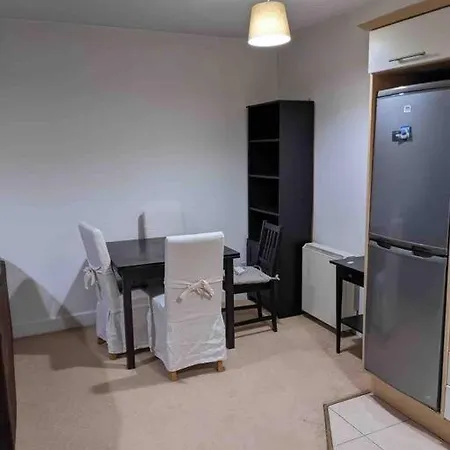Beautiful 2 Bed Apt In Grand Canal Apartment *
