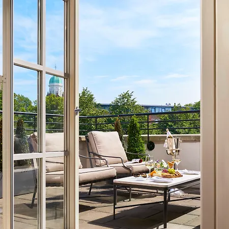 Intercontinental By Ihg Отель