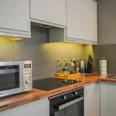 Stunning Duplex With Private Parking In 4 *