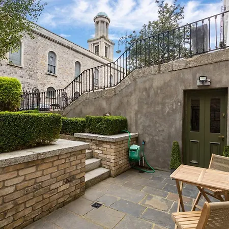 Couette-café Spectacular 2 Bedroom With Sunny Garden & Terrace