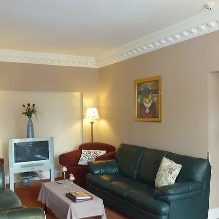 Konukevi Egans House 3*
