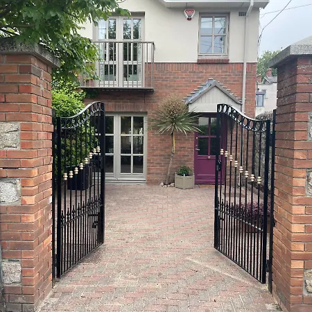 Vakantiehuis Fashionable Chic Townhouse In D4 *
