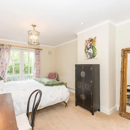 Fashionable Chic Townhouse In D4 * Dublino