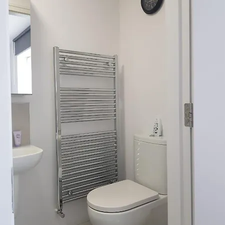 Barnoaks House - Private Ensuite Bathroom Rum i privatbostad *