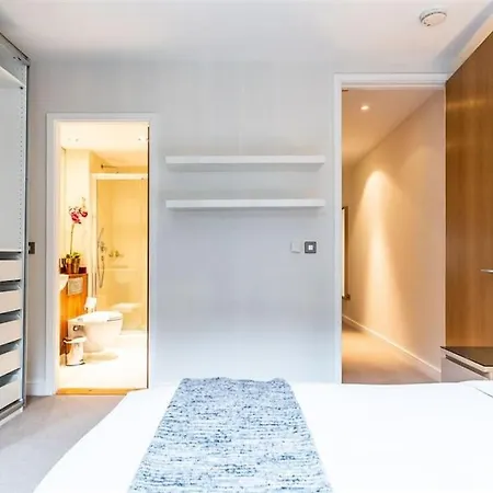 Lägenhet Grand Canal 2 Bedroom Flat