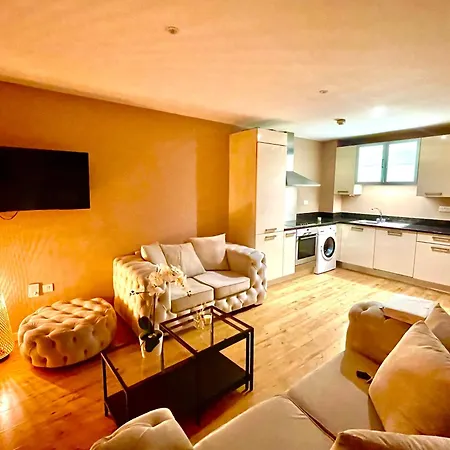 Stylish At Aviva Apartman