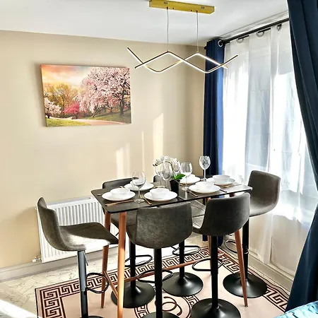 Modern 2bedroom Oasis Near Centre & Airport Dublino