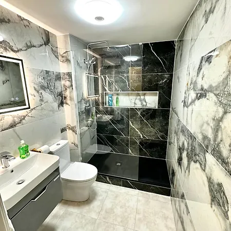 Modern 2bedroom Oasis Near Centre & Airport * Dublino