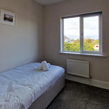 Holiday home 2 Minute Walk To Luas