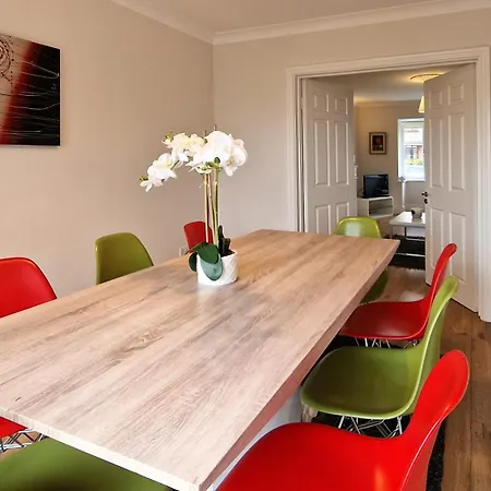 Holiday home 2 Minute Walk To Luas Dublin