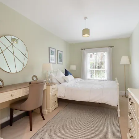 Couette-café Spectacular 2 Bedroom With Sunny Garden & Terrace