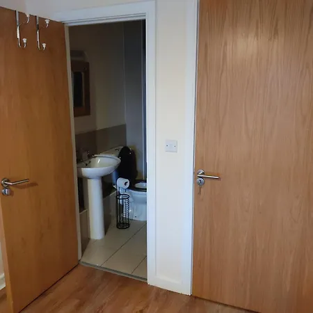ホームステイ Swallows Nest - Spacious Bright Double Bedroom With Ensuite Bathroom *