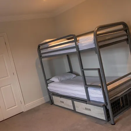 Hostal The Dawson - *