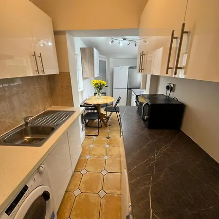 Nice Triple At 2 Iveragh Rd-7 * Dublin