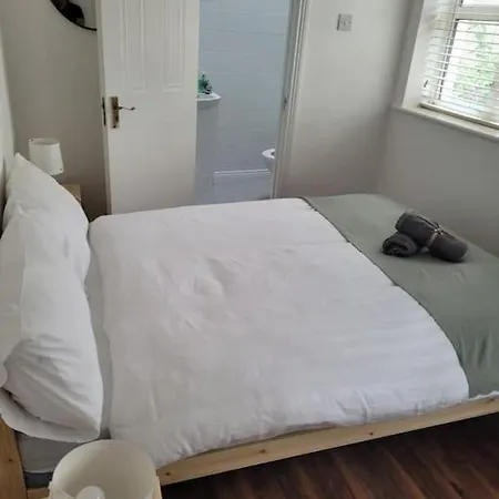 Stylish 4 Bedroom House Holiday home