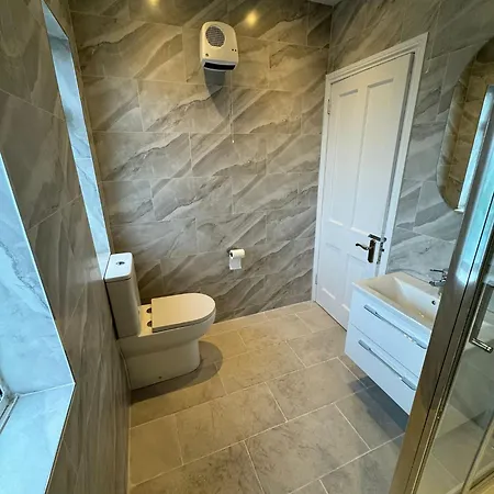 Nice Triple At 2 Iveragh Rd-7 Guest house