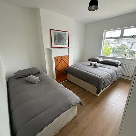 Guest house Nice Triple At 2 Iveragh Rd-7 *