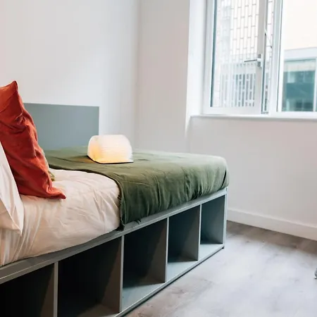 Point Campus In Docklands Apartment