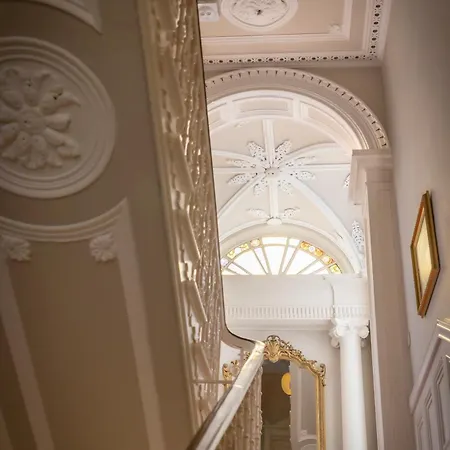 Hotel Albany House 3*
