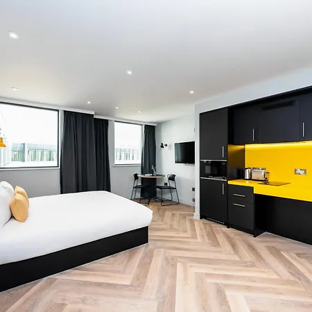 Apartmanhotel Staycity Tivoli