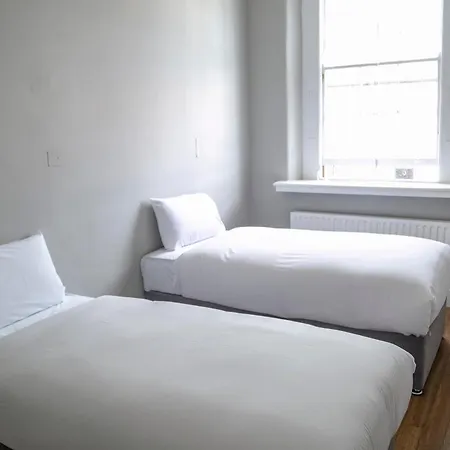 Hostal Leevin Mountjoy *