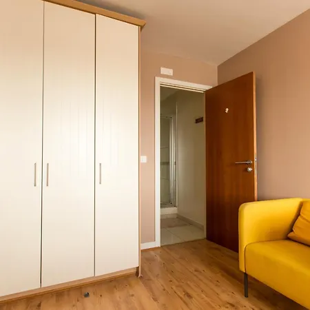 Stylish At Aviva Apartman