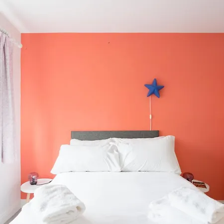 דירה Welcoming 4bd House With Garden In