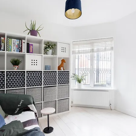 דירה Welcoming 4bd House With Garden In