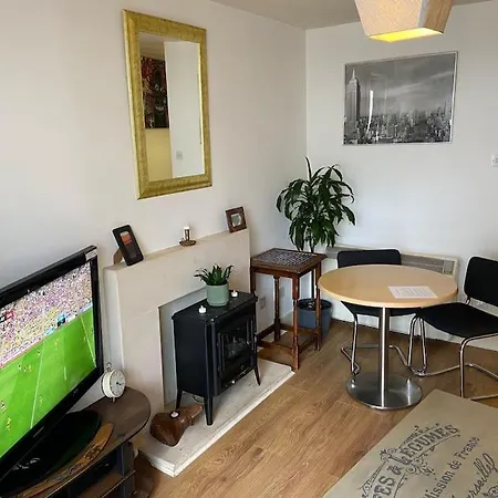 City Centre Apt With Balcony Great Location & Neighborhood Apartmán