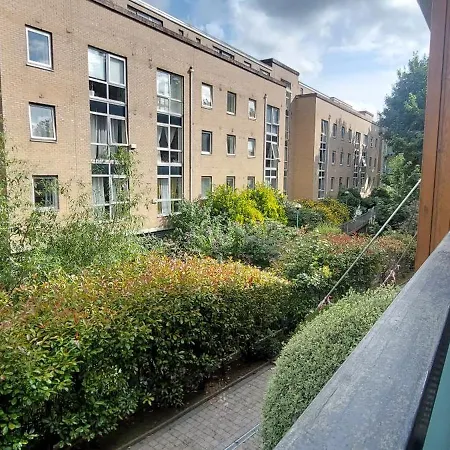 Appartement Spacious Riverside 1bd In Bustling Village *