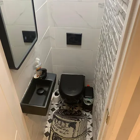 Maison d'hôtes Wake Up With 2 Cats On Your Face