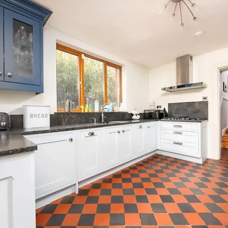 Lägenhet Guestready - Lovely House With Garden In *