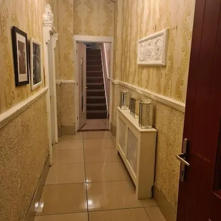 Entire Floor Based In Centre Lejlighed *