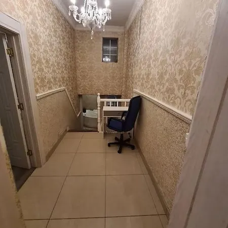 Lejlighed Entire Floor Based In Centre *