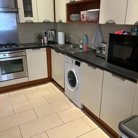 Modern 3 Bedrooms Near Dundrum Apartamento
