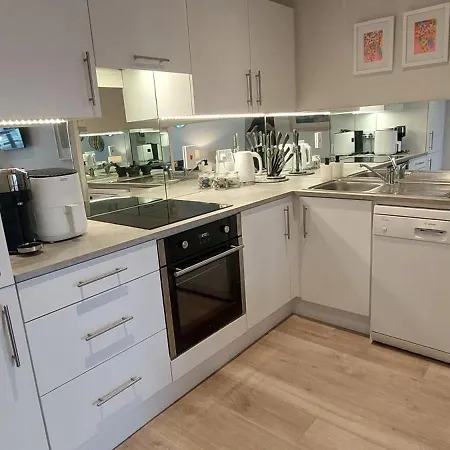 Apartament Tastefully Refurbed 2bed - 3 Mins To Trinity & Docks *