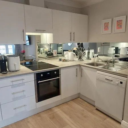 Tastefully Refurbed 2bed - 3 Mins To Trinity & Docks Apartament Dublin