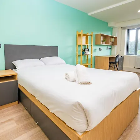Refurbished Ensuite With Shared Kitchen At Montrose In *