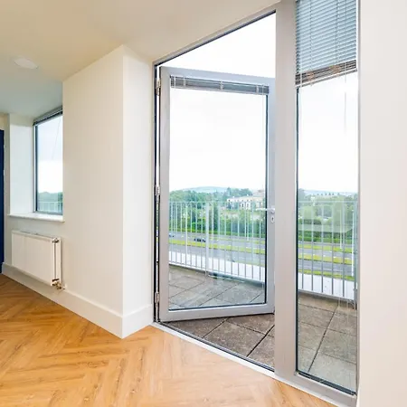 Apartment Refurbished Ensuite With Shared Kitchen At Montrose In