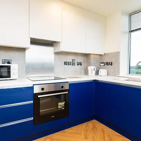 Refurbished Ensuite With Shared Kitchen At Montrose In *