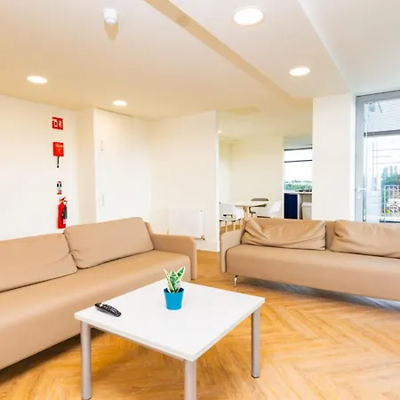 Apartment Refurbished Ensuite With Shared Kitchen At Montrose In