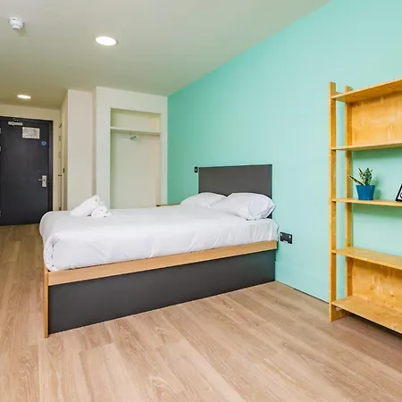 Apartment Refurbished Ensuite With Shared Kitchen At Montrose In
